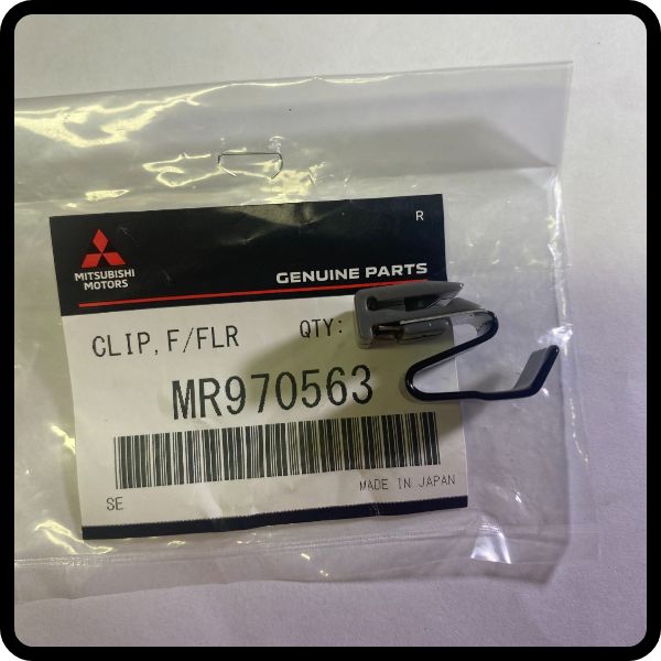 MR970563 Фиксатор лючка горловины бензобака Mitsubishi MR970563 2
